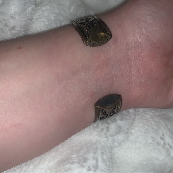 Aztec style cuff bracelet - Picture 4 of 4
